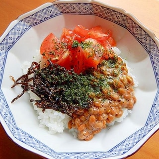 ３分！きくらげ佃煮とトマト❤納豆ご飯♪（小さい技）